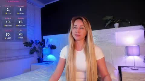 angelina_hilton online show from June 8, 11:55 am
