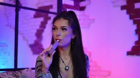 Snapshot of angelinagia chatting on January 18, 1:19 am Angelina online show from January 18, 1:19 am