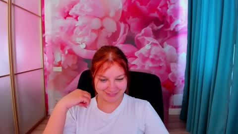 AngelinaLow online show from June 1, 11:33 am