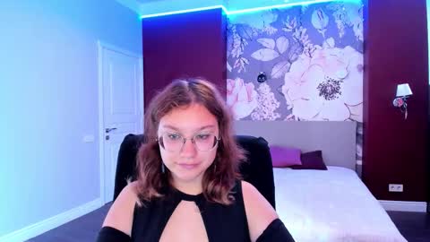 Snapshot of angelinalow chatting on September 10, 11:22 am AngelinaLow online show from September 10, 11:22 am