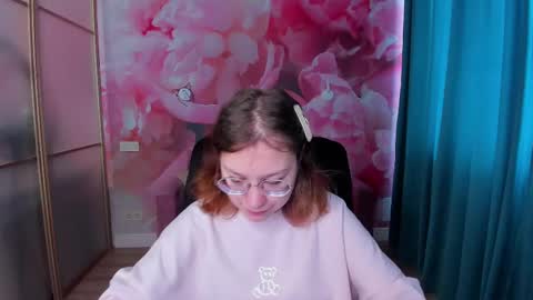 Snapshot of angelinalow chatting on March 12, 6:40 am AngelinaLow online show from March 12, 6:40 am