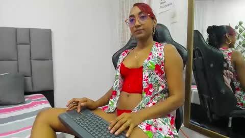 Snapshot of angelinamurphy chatting on February 9, 2:38 am AngelinaMurphy online show from February 9, 2:38 am