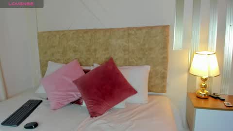 Snapshot of angelinarouse_ chatting on September 14, 2:36 am angelinarouse_ online show from September 14, 2:36 am