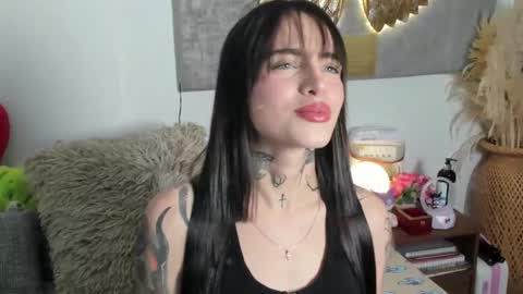 Angeline Smith  online show from November 12, 4:59 am