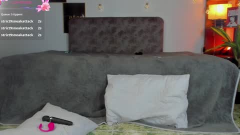 Snapshot of angelinepossy chatting on December 2, 9:12 pm angelinepossy online show from December 2, 9:12 pm