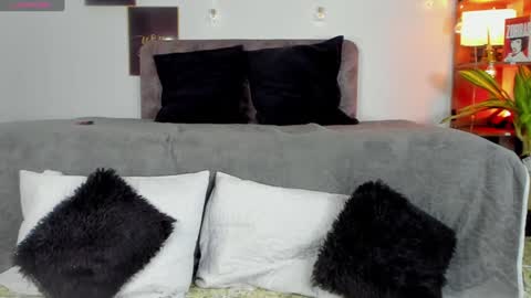 Snapshot of angelinepossy chatting on December 1, 9:39 pm angelinepossy online show from December 1, 9:39 pm