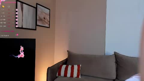 angelinpink_ online show from July 22, 8:38 am