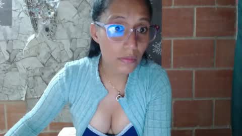 Snapshot of angelitaa_hot chatting on February 2, 11:42 pm angela online show from February 2, 11:42 pm