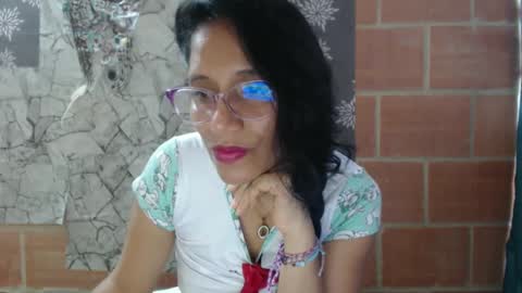 Snapshot of angelitaa_hot chatting on February 13, 3:03 pm angela online show from February 13, 3:03 pm