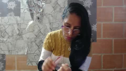 Snapshot of angelitaa_hot chatting on March 5, 3:07 pm angela online show from March 5, 3:07 pm