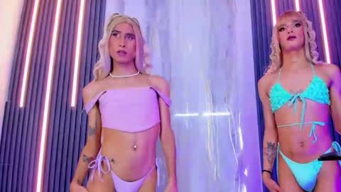 ASHLEY  HILARY  AND KENDALL  online show from September 13, 6:27 am
