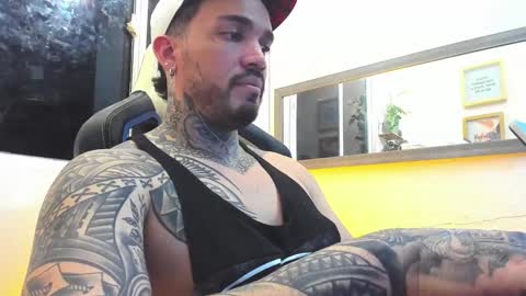 Snapshot of angellatino0 chatting on February 5, 6:35 am angellatino0 online show from February 5, 6:35 am