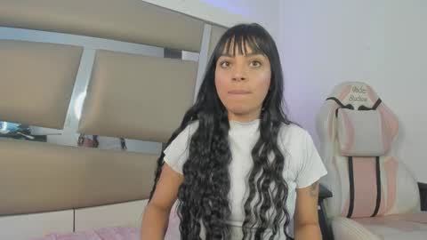angely_js online show from February 20, 8:58 pm