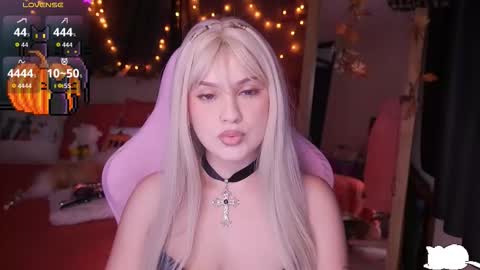 Snapshot of angelytaxx chatting on October 11, 11:41 pm Angel online show from October 11, 11:41 pm