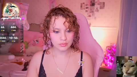 Snapshot of angelytaxx chatting on December 16, 6:21 am Angel online show from December 16, 6:21 am