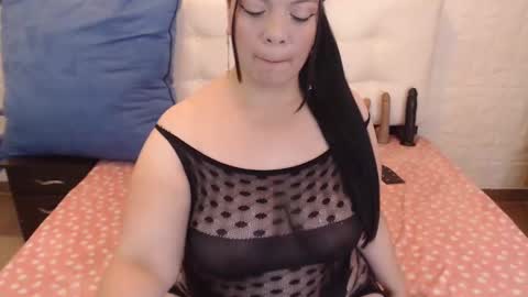 Snapshot of angie_bbw chatting on February 8, 6:22 pm Angie online show from February 8, 6:22 pm