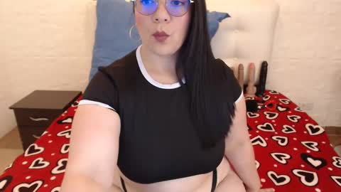 Snapshot of angie_bbw chatting on September 8, 6:18 pm Angie online show from September 8, 6:18 pm