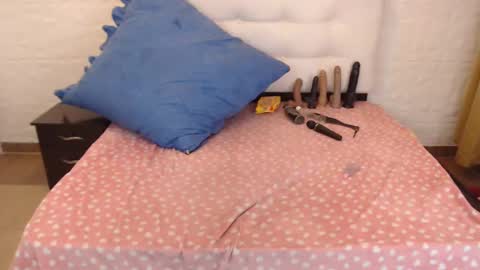 Snapshot of angie_bbw chatting on February 11, 12:06 am Angie online show from February 11, 12:06 am