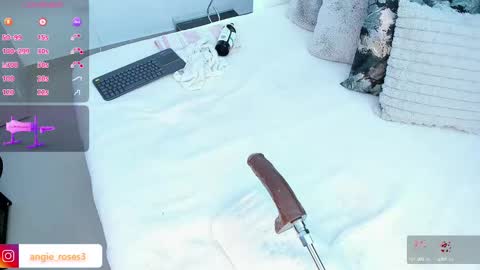 Snapshot of angiee_roses chatting on September 13, 11:07 pm angiee roses online show from September 13, 11:07 pm
