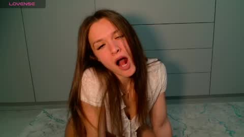 angiemilly online show from April 25, 7:33 pm