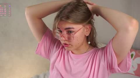 AnishaVivo online show from April 16, 11:54 am