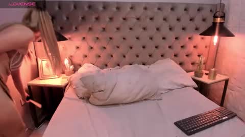 Anittatoro  online show from November 8, 7:28 pm