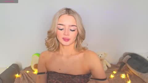 Anna online show from December 4, 1:33 pm