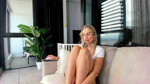 Anna online show from April 3, 3:02 am