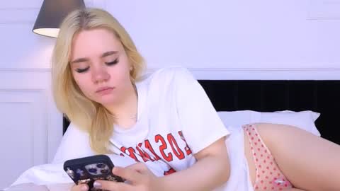 Snapshot of annabellelu chatting on September 10, 2:34 am AnnaBelle online show from September 10, 2:34 am
