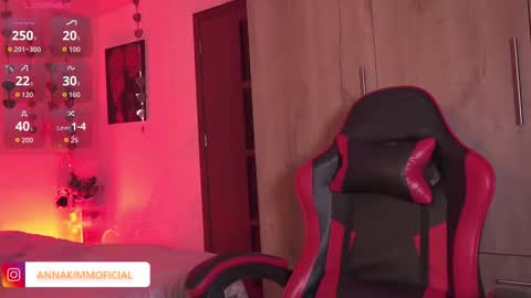 Anna online show from December 3, 9:10 am