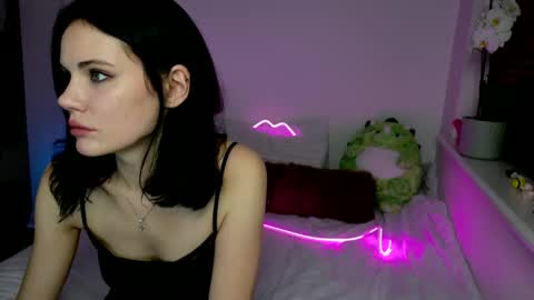 annaluxe1992 online show from November 15, 9:38 pm