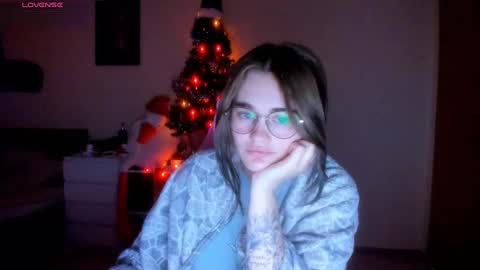 AnnaRoading online show from December 30, 7:32 pm
