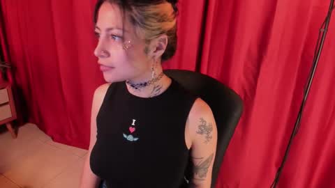 anne_cherrydh online show from November 28, 9:00 pm