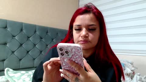 Snapshot of anne_julienne chatting on January 31, 11:24 pm online show from January 31, 11:24 pm
