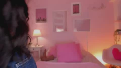 Snapshot of anneee_ chatting on March 7, 1:40 pm Anne online show from March 7, 1:40 pm
