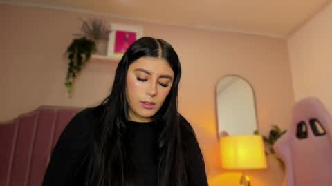 Snapshot of anneee_ chatting on January 19, 5:07 pm Anne online show from January 19, 5:07 pm
