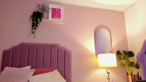 Snapshot of anneee_ chatting on January 21, 8:43 pm Anne online show from January 21, 8:43 pm