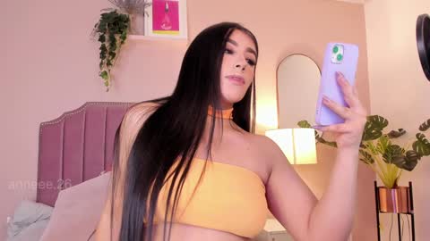 Snapshot of anneee_ chatting on February 7, 1:11 pm Anne online show from February 7, 1:11 pm