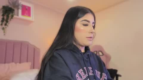 Snapshot of anneee_ chatting on February 19, 12:11 pm Anne online show from February 19, 12:11 pm