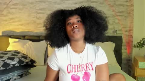 Snapshot of anneth__m chatting on September 13, 8:11 pm Anneth online show from September 13, 8:11 pm