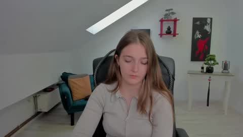annewilsonn online show from May 8, 5:46 am