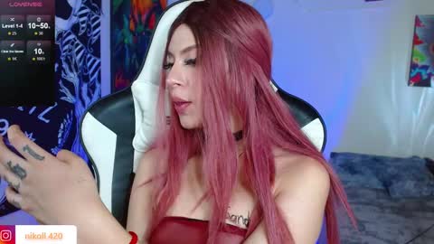 Snapshot of anni_420_ chatting on December 4, 11:41 pm Nikoll online show from December 4, 11:41 pm