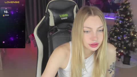 Snapshot of annie69kiss chatting on January 8, 7:56 pm Annie online show from January 8, 7:56 pm