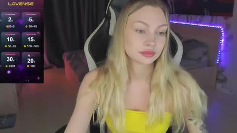 Snapshot of annie69kiss chatting on March 6, 11:20 pm Annie online show from March 6, 11:20 pm