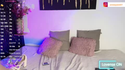 annie__queen__ online show from October 7, 4:03 pm