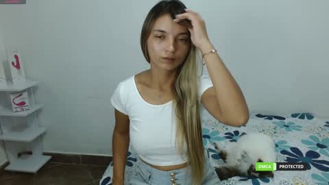 Snapshot of annie_che77y chatting on January 19, 5:58 am annie cherry independent model online show from January 19, 5:58 am