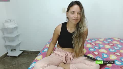 Snapshot of annie_che77y chatting on December 27, 10:12 am annie cherry independent model online show from December 27, 10:12 am