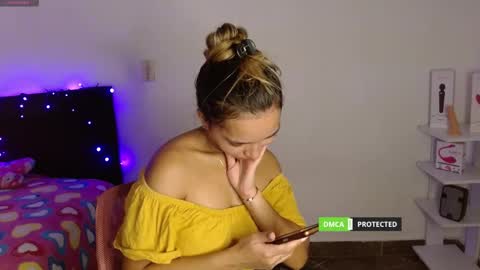 Snapshot of annie_che77y chatting on March 1, 12:12 pm annie cherry independent model online show from March 1, 12:12 pm
