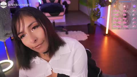 Annie online show from May 17, 8:51 pm