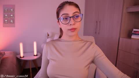 Annie Evans online show from November 2, 9:15 pm